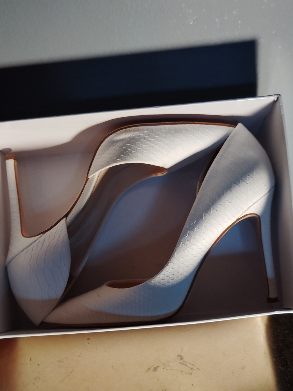 Jessica Simpson Women's White Textured Pointed-Toe High Heels 7